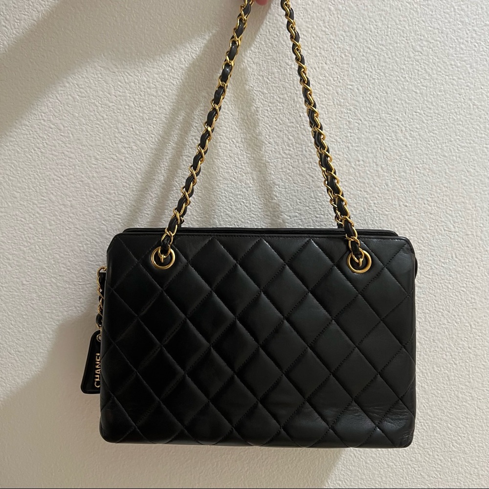 chanel vintage lambskin shoulder medallion tote